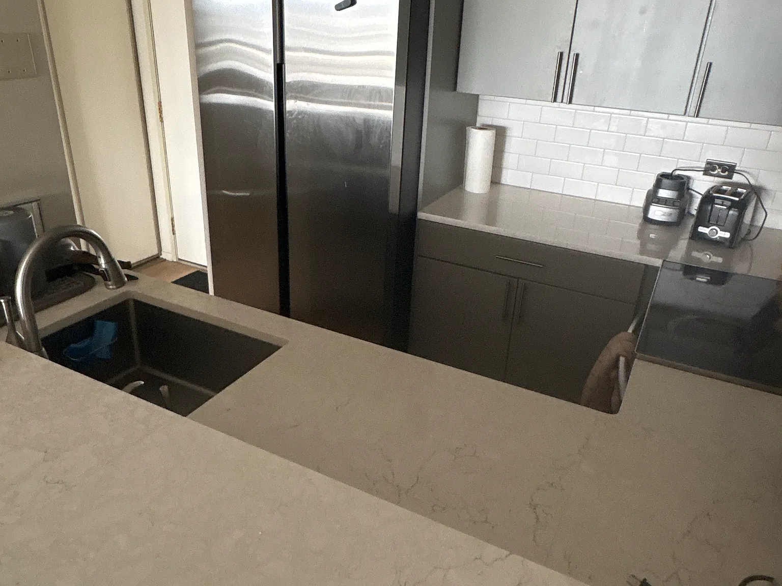 2 bed, 882 sqft, $5,500 — Photo 3