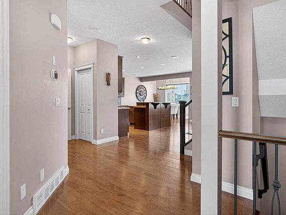 5th image of 159 Sherwood Cres NW