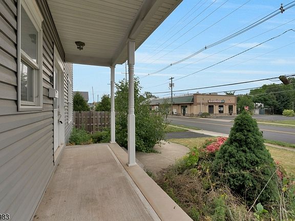 3rd image of 441 William St