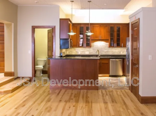 223 W 4th St #203, Waterloo, IA 50701