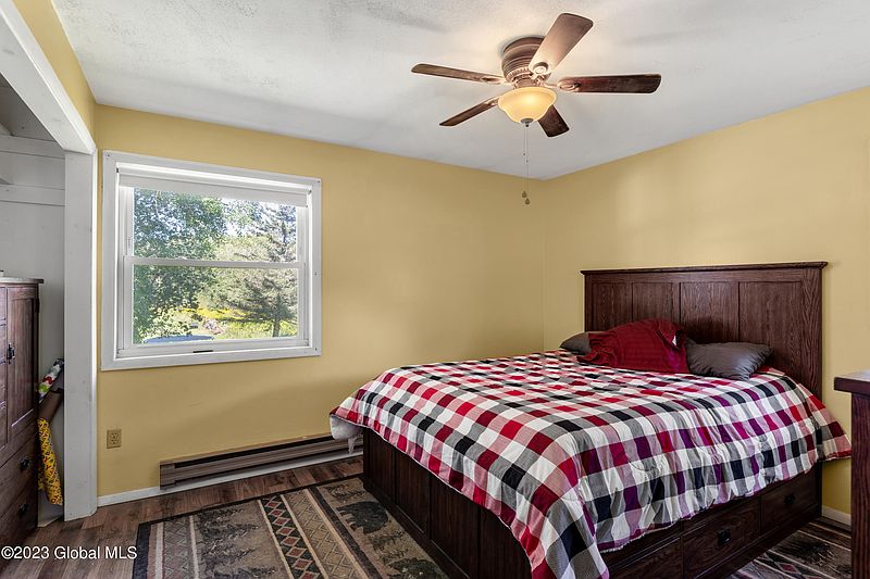 5th image of 333 Evergreen Road