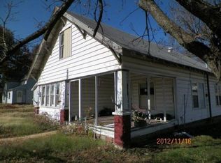 415 Elm St, Chetopa, KS 67336