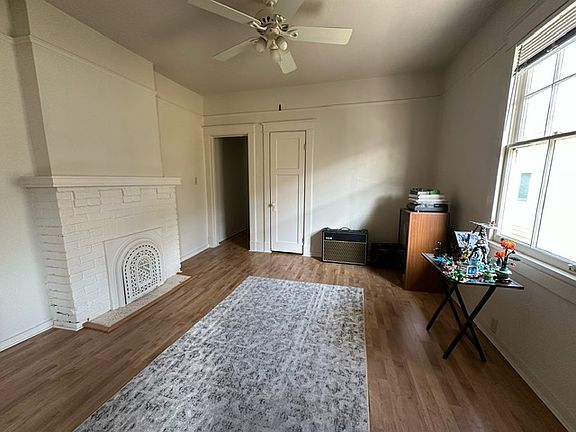5th image of 733 Greenwood Dr
