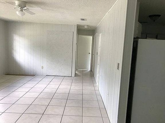 2nd image of 10 S Aurora Dr