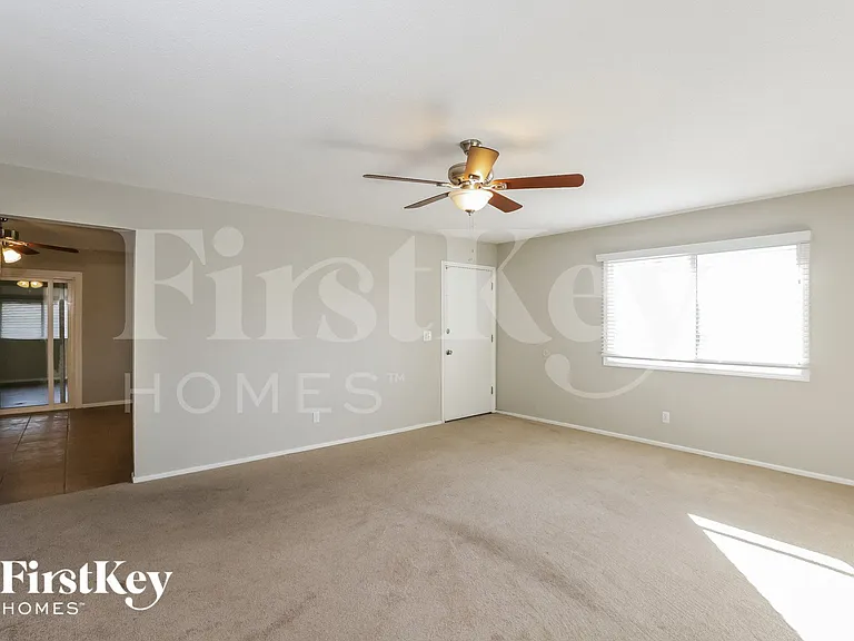 402 E Dunbar Dr — Photo 11