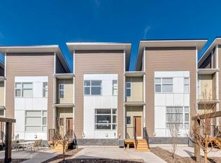 121 W Walden Ln SE, Calgary, AB T2X2A7