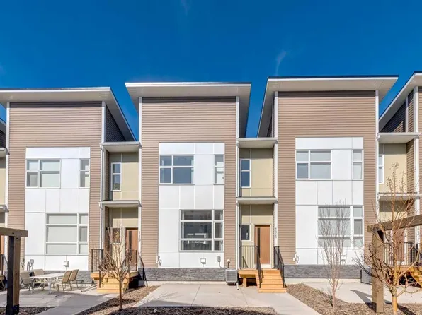121 W Walden Ln SE, Calgary, AB T2X 2A7