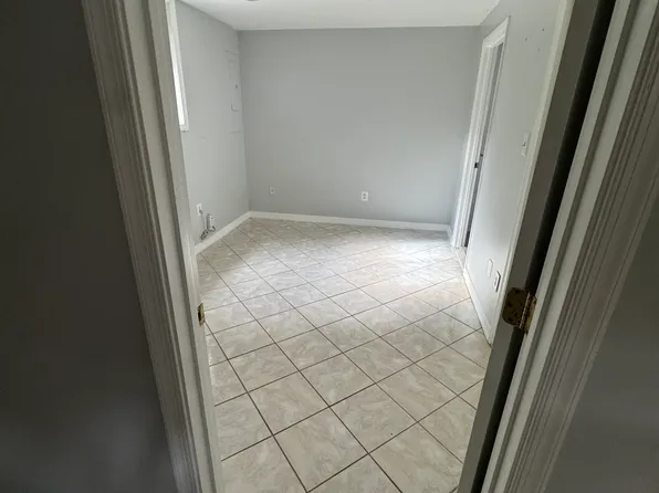 4706 Bradford Dr, Annandale, VA 22003