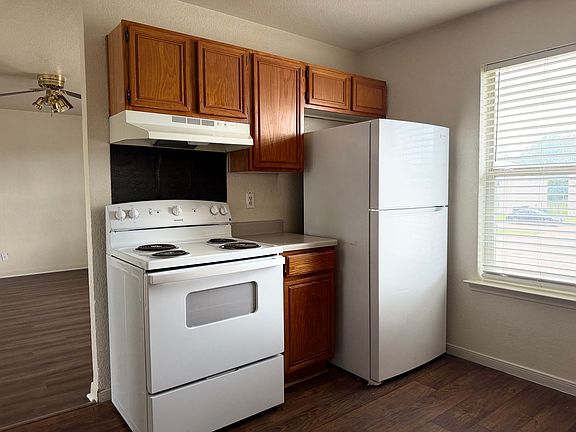4th image of 1107 Circle M Dr #C