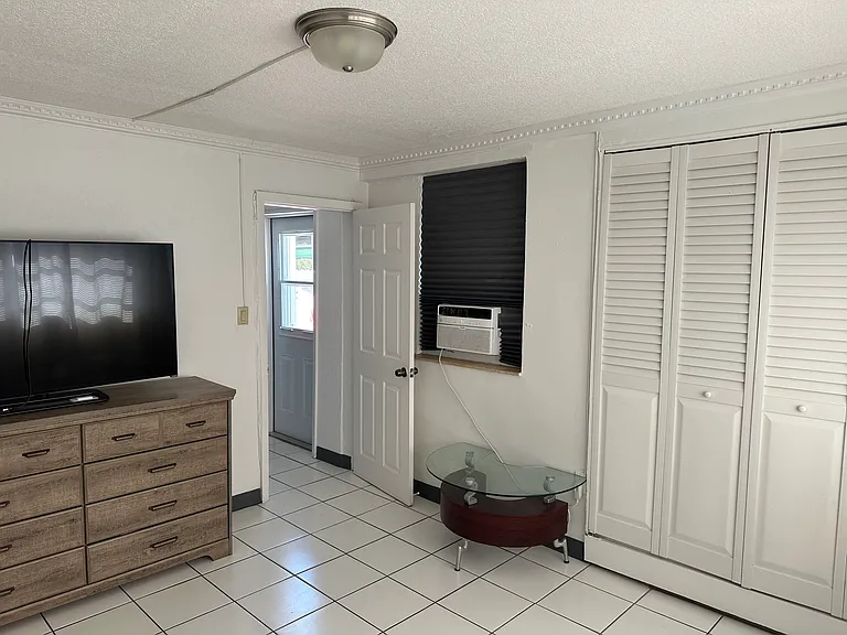 SW 51st Pl — Photo 7