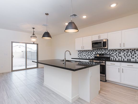 Spectacular kitchen and dining area