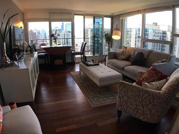 5th image of 88 W Schiller St #2708
