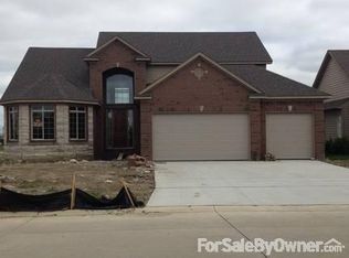 16673 Shinnecock Dr, Macomb, MI 48042