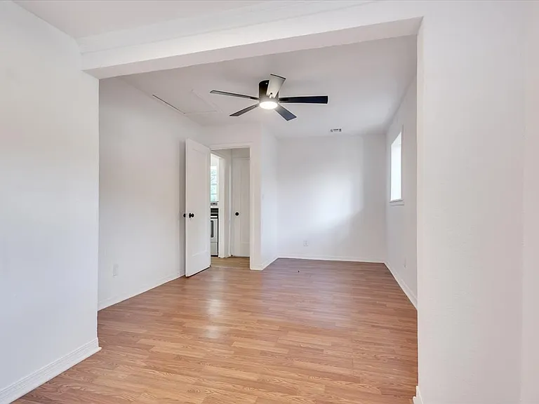 2116 Andover Ct — Photo 17