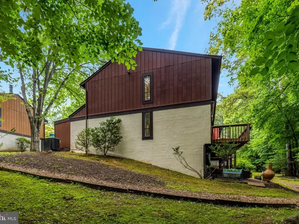 2231 Wheelwright Ct, Reston, VA 20191