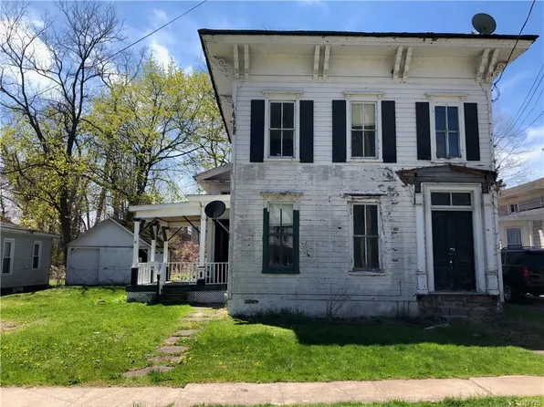 33 Park St, Pulaski, NY 13142