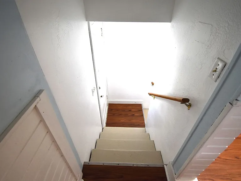 586 Grove St — Photo 23