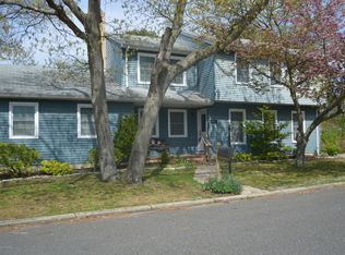 26 Oak St, Beachwood, NJ 08722