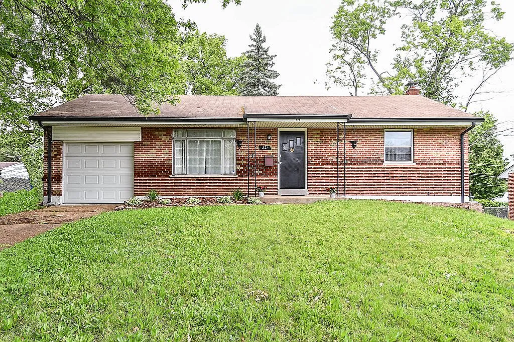 321 Yarmouth Ln photo 1