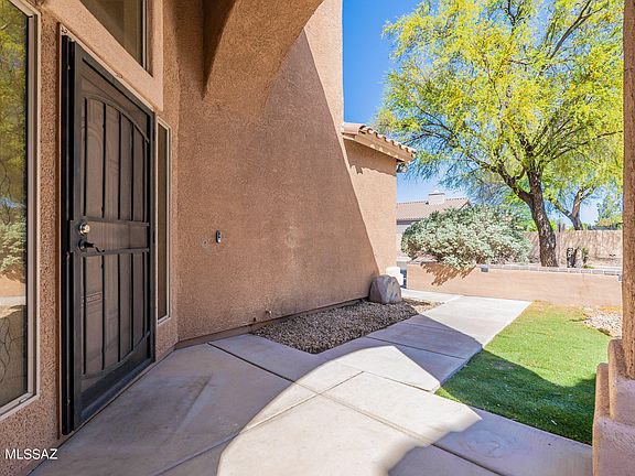 3rd image of 372 E Thomas Jefferson Way