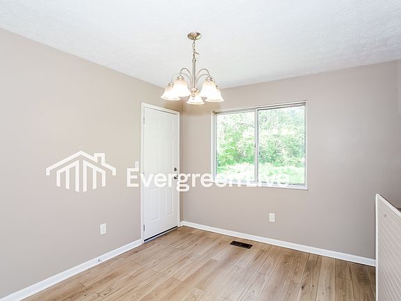 5th image of 966 Smiley Ave