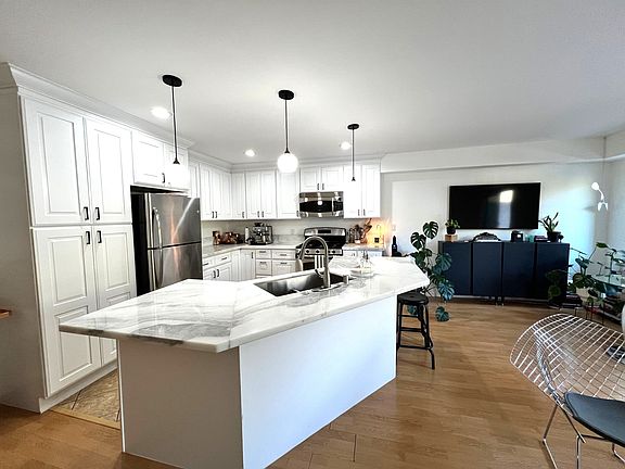 2nd image of 2700 Cahuenga Blvd E #2116-1