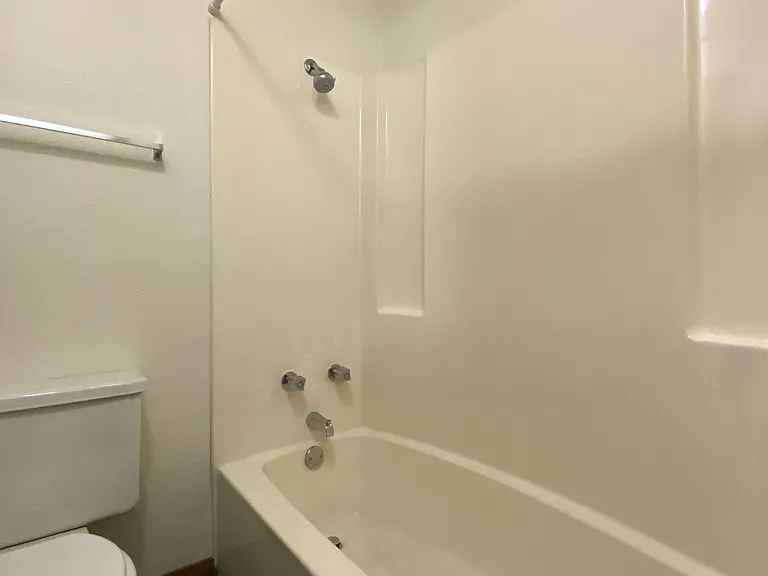 Erickson Apartments — Photo 12