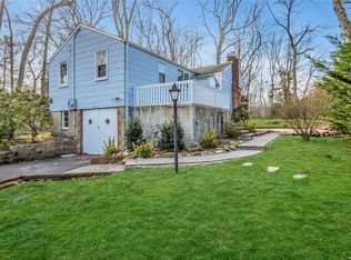 3 Blenheim Ln, Centerport, NY 11721