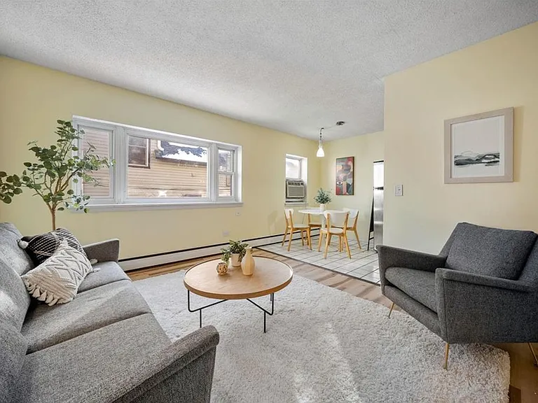 2747 Dupont Ave S #201 — Photo 2