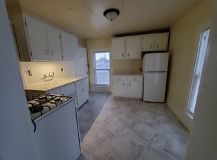 626 W 7th St APT 4, Waterloo, IA 50702