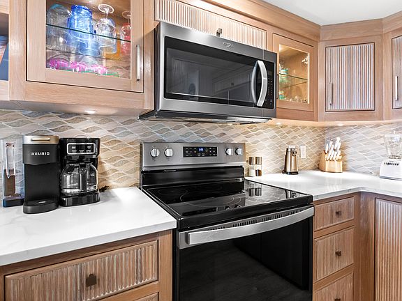 5th image of 4100 E County Highway 30a Unit 1106