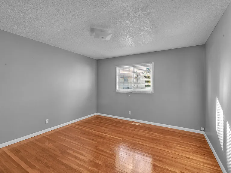 2423 S Wakefield Dr — Photo 5