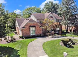 2485 Ulster Rd, Rochester Hills, MI 48309