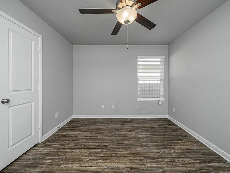 521 Fallbrook Dr — Photo 30