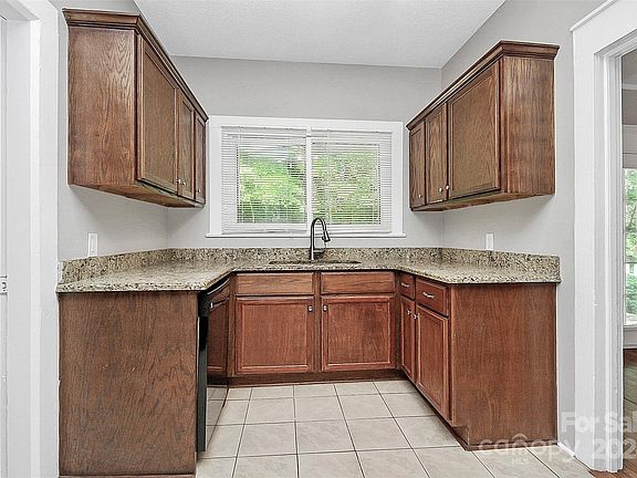 3rd image of 600 Caroline Ave