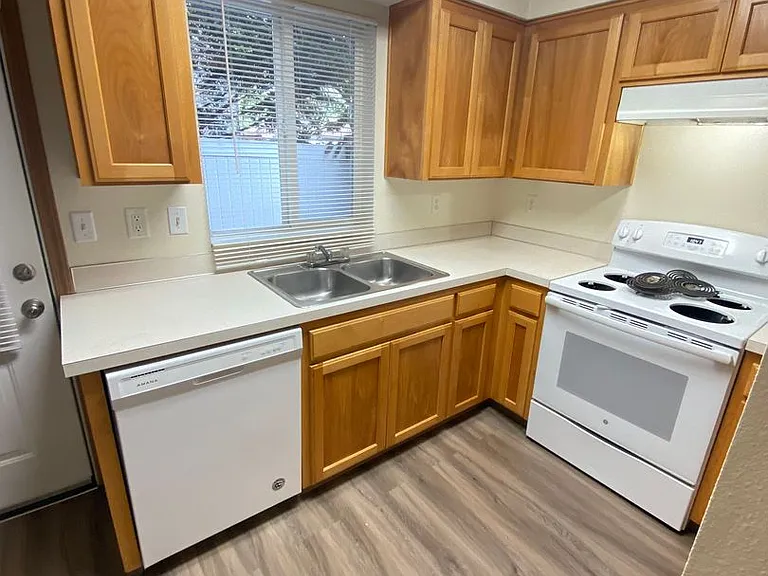 855-875 Concord St NE #4080 — Photo 13