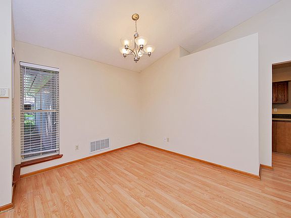 5th image of 2388 Lorrie Dr