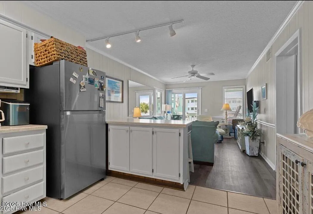 2 bed, 2.0 bath, 890 sqft, $1,800 — Photo 3