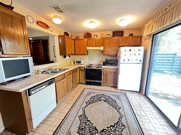 4th image of 8651 Roanoke Dr