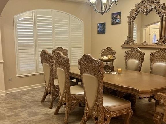 4th image of 340 Meadowridge Cir