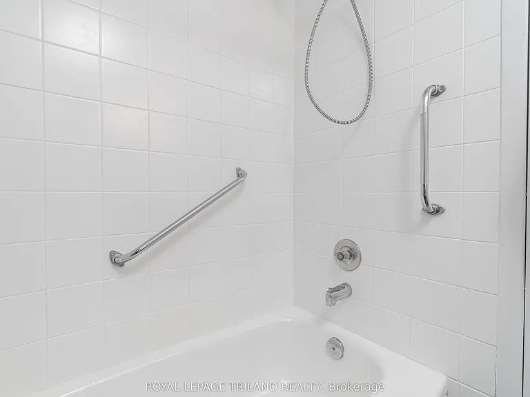 469 Grey St #7 — Photo 13