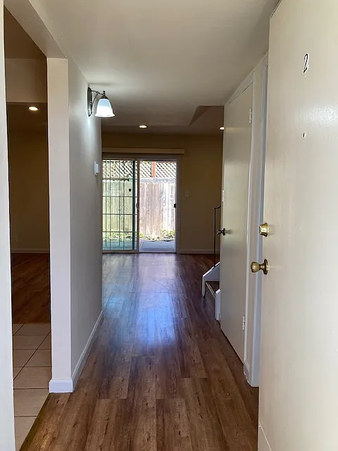 2 bed, 1.5 bath, 1080 sqft, $3,000 — Photo 2