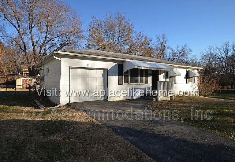 9811 Marsh Ave — Photo 2