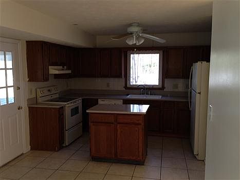 5th image of 901 Abingdon Ct