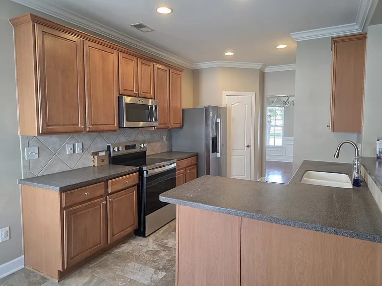 633 Menlo Park Ln — Photo 3