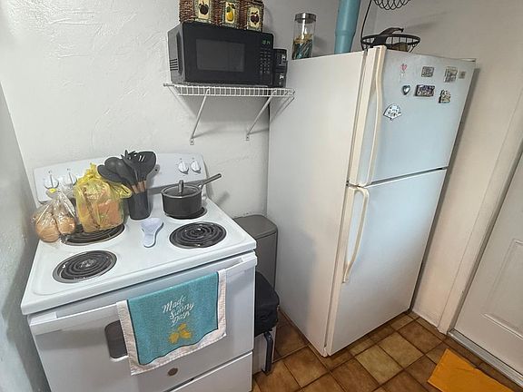 4th image of 10021 SW 46th St