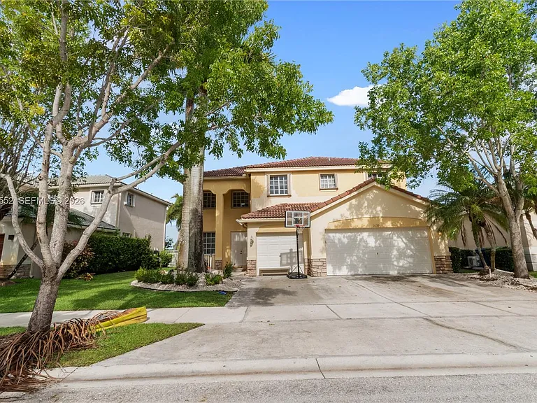 1095 Chenille Cir — Photo 3