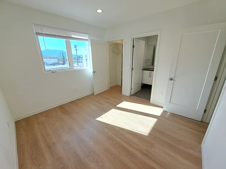 5631 Whitnall Hwy #1/2 — Photo 33