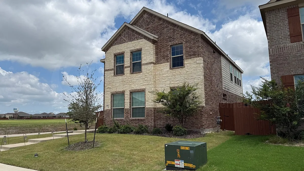 4 bed, 3.5 bath, 2885 sqft, $2,575 — Photo 3