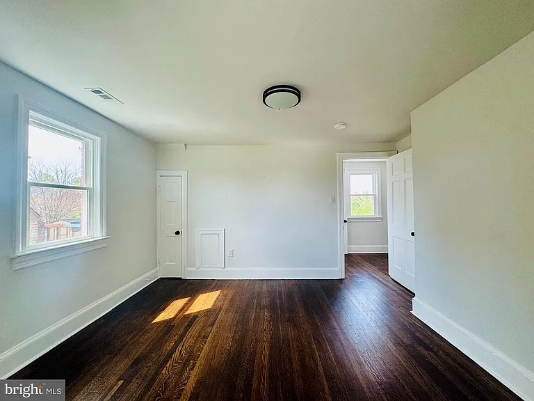 413 W 14th St — Photo 2